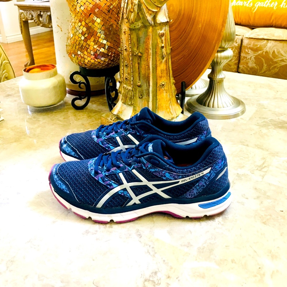 Size 11 Women's ASICS Gel-Excite 4 Running Shoes
